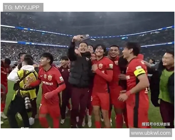 中超本赛季冠军提早确认留在上海 最终一轮海港不败即可夺冠 吉祥物“伊戈”露脸 中超本赛季冠军提早确认留在上海 最终一轮海港不败即可夺冠 吉祥物“伊戈”露脸